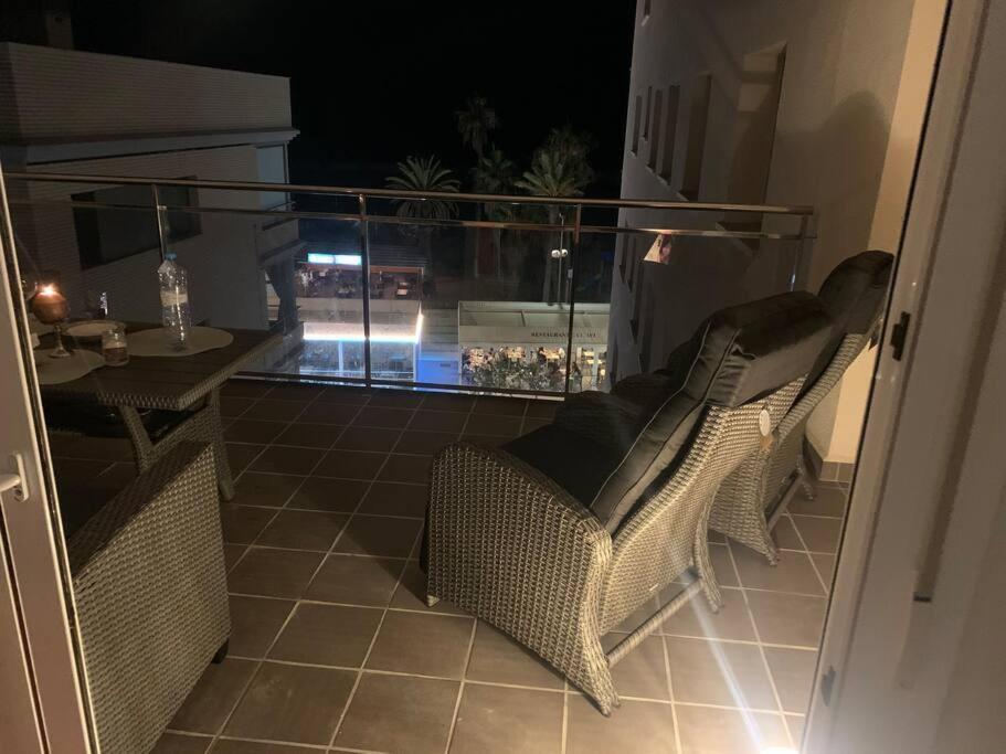 شقة Cunit, Front Line With Sea View المظهر الخارجي الصورة