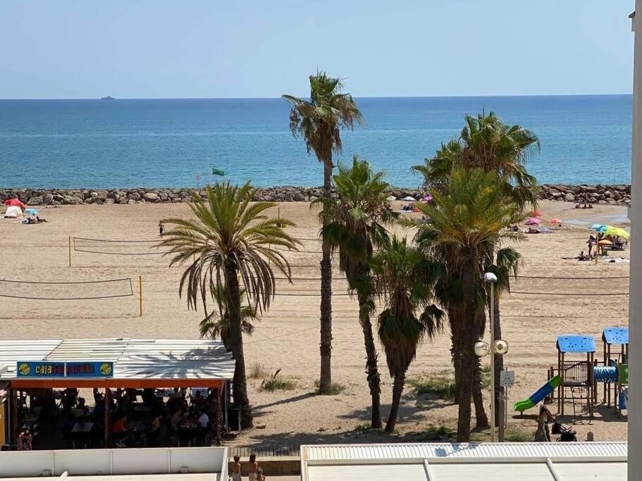 شقة Cunit, Front Line With Sea View المظهر الخارجي الصورة